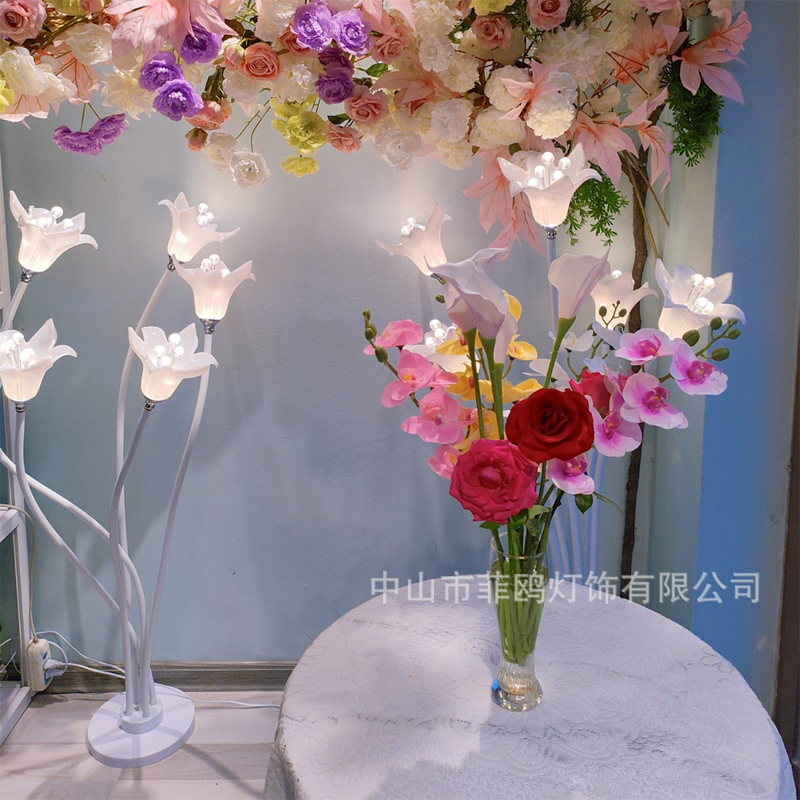 5-Head Lily Fabric Aisle Light