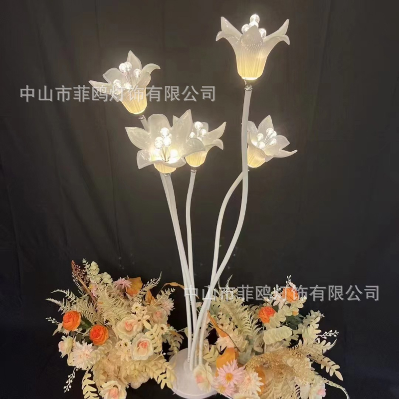 5-Head Lily Fabric Aisle Light